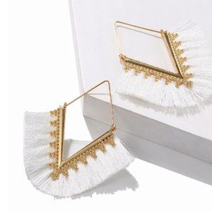 ❤️ White Boho Chic Tassel Earrings